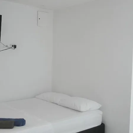 Guest house In Guest - C5-l Near The Sea With Pool Air Conditioning And Wifi *