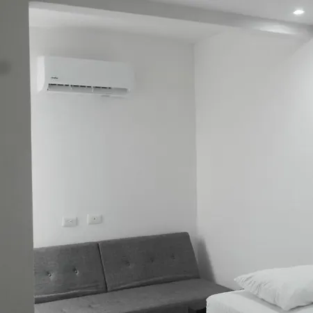 In Guest - C5-l Near The Sea With Pool Air Conditioning And Wifi